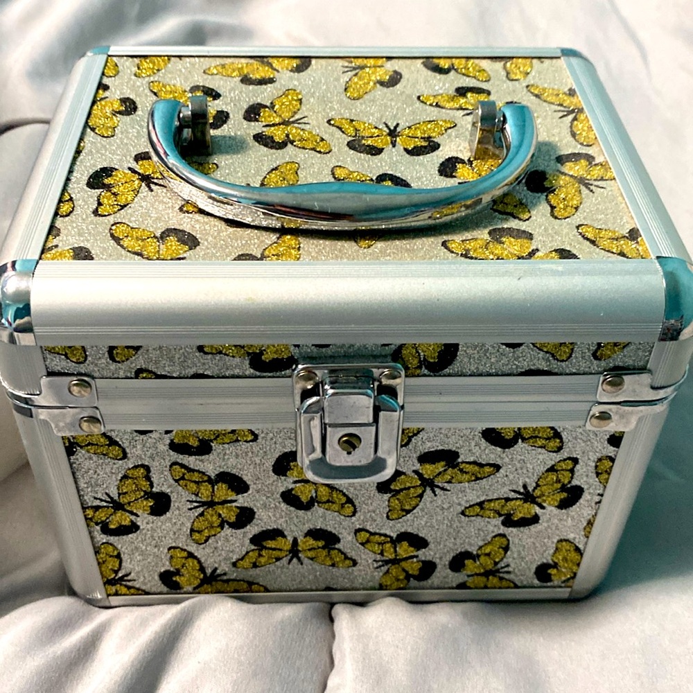Jewelry box